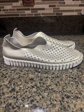 Ilse Jacobsen Slip-On Perforated Metallic Women's Sneaker - Gold